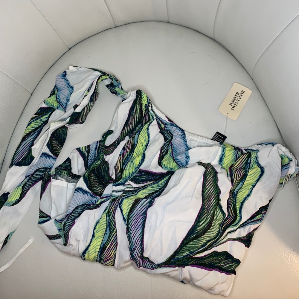 OFF THE SHOULDER LEAFY TOP